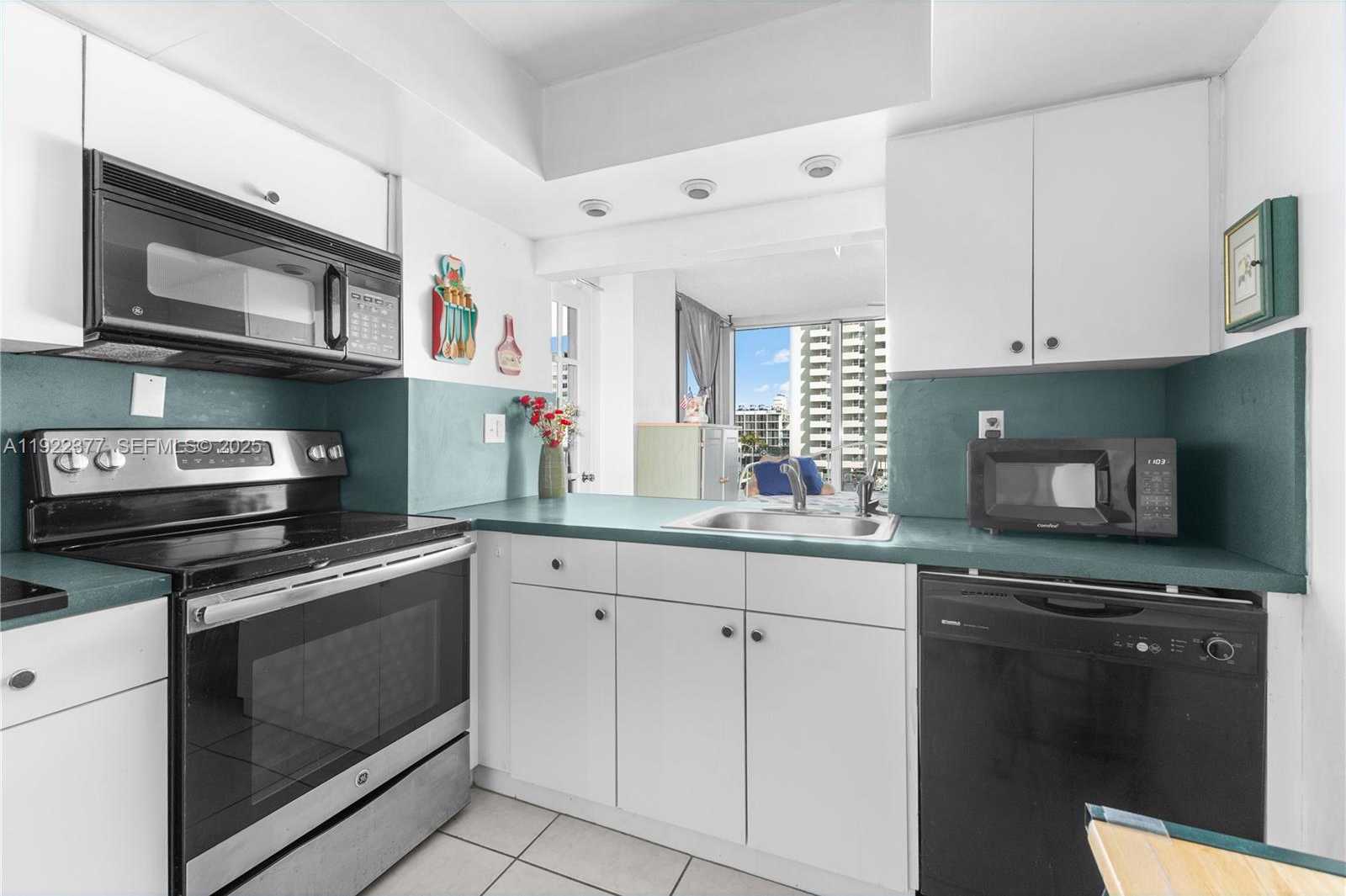 Small Image of 2655 COLLINS AVE #603, Miami Beach Number 19