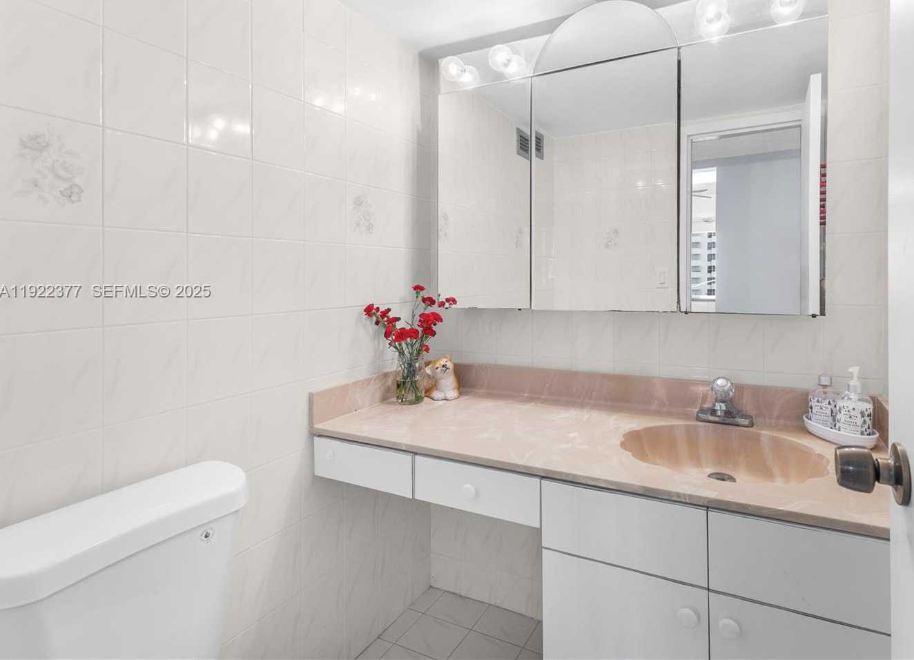 Small Image of 2655 COLLINS AVE #603, Miami Beach Number 30