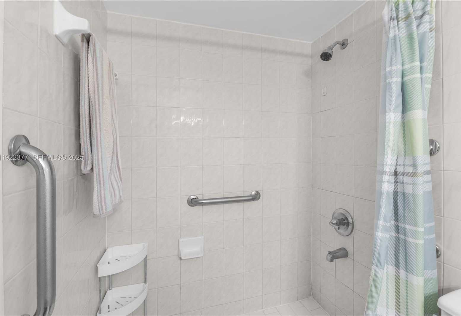 Small Image of 2655 COLLINS AVE #603, Miami Beach Number 36