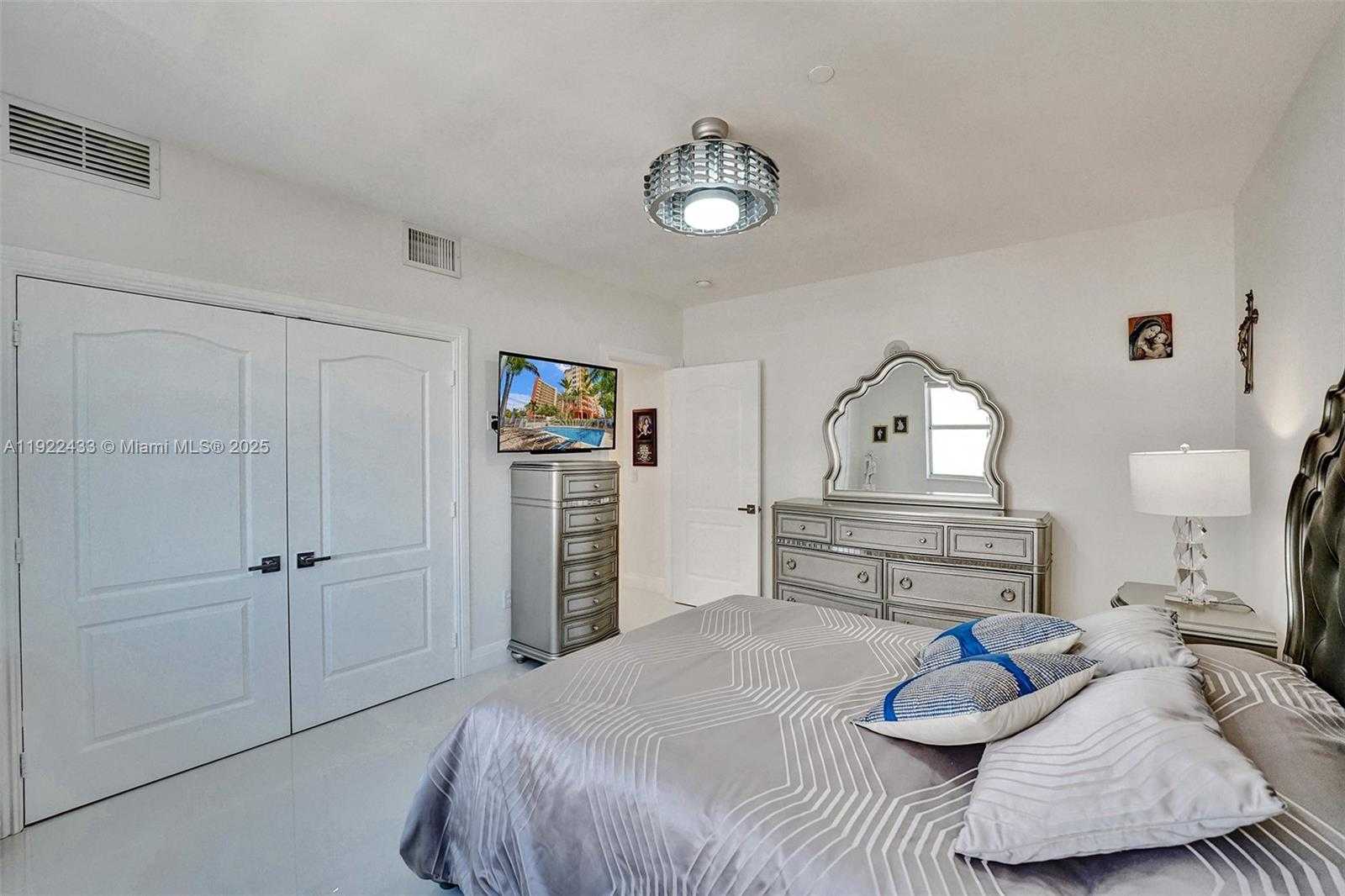 Small Image of 1395 SOUTH OCEAN BLVD #7D (701), Pompano Beach Number 47