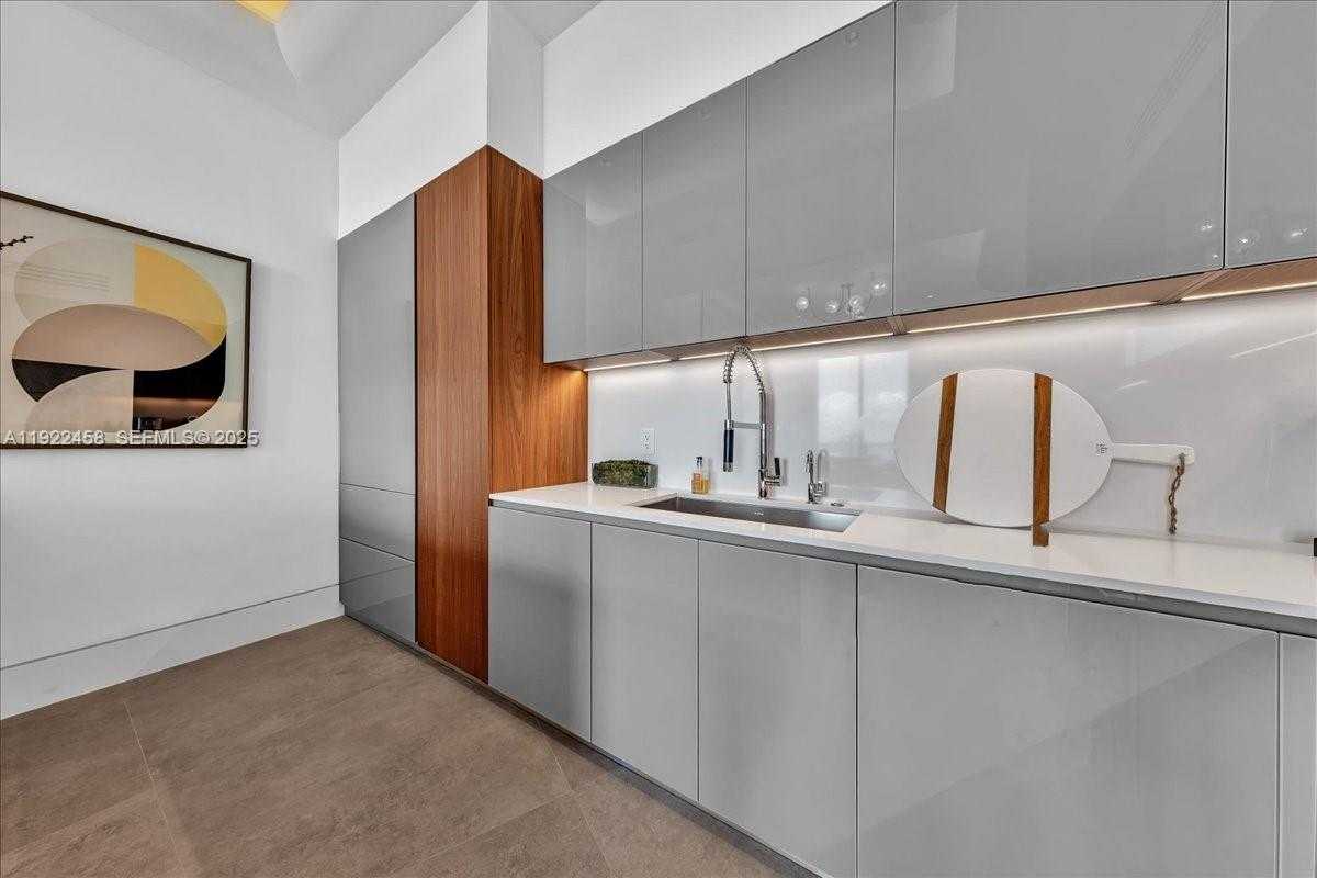 Small Image of 1300 SOUTH MIAMI AVE #UPH2, Miami Number 13