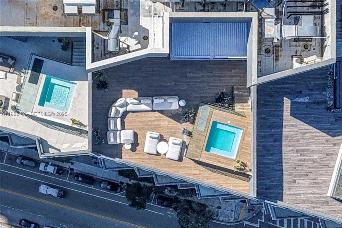 Small Image of 1300 SOUTH MIAMI AVE #UPH2, Miami Number 3