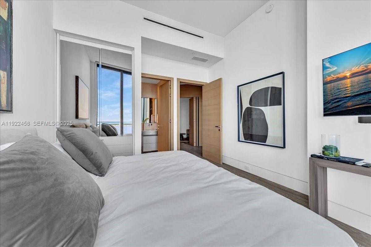 Small Image of 1300 SOUTH MIAMI AVE #UPH2, Miami Number 34