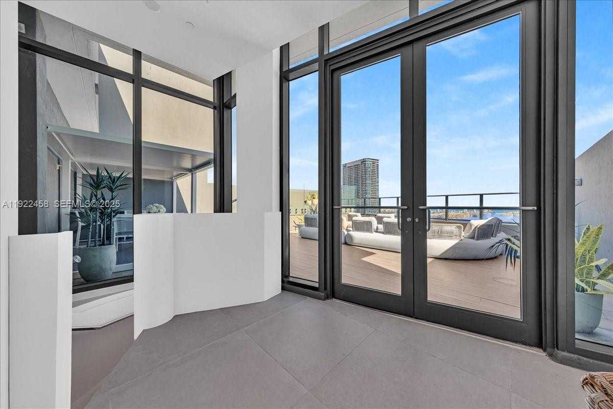 Small Image of 1300 SOUTH MIAMI AVE #UPH2, Miami Number 42