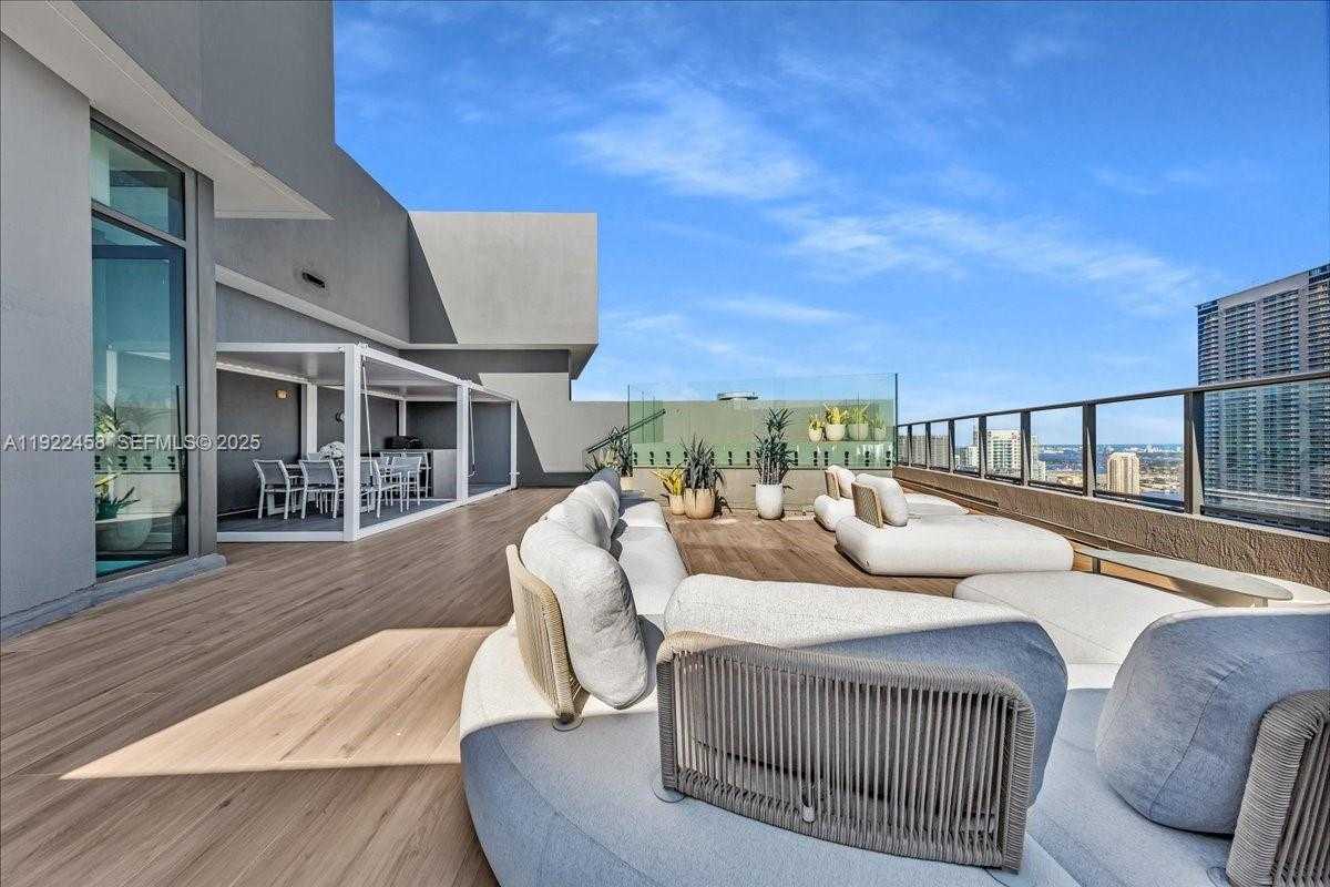 Small Image of 1300 SOUTH MIAMI AVE #UPH2, Miami Number 45