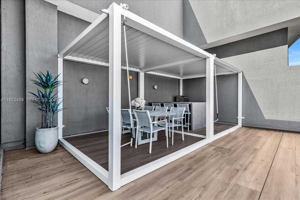 Small Image of 1300 SOUTH MIAMI AVE #UPH2, Miami Number 46