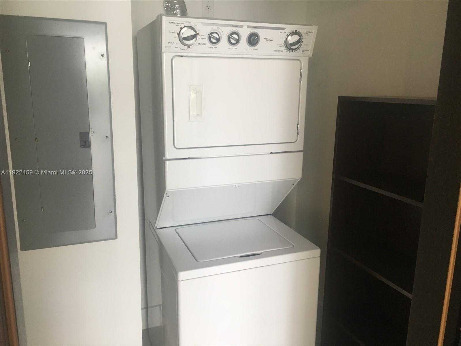 Small Image of 6000 COLLINS AVE #521, Miami Beach Number 15