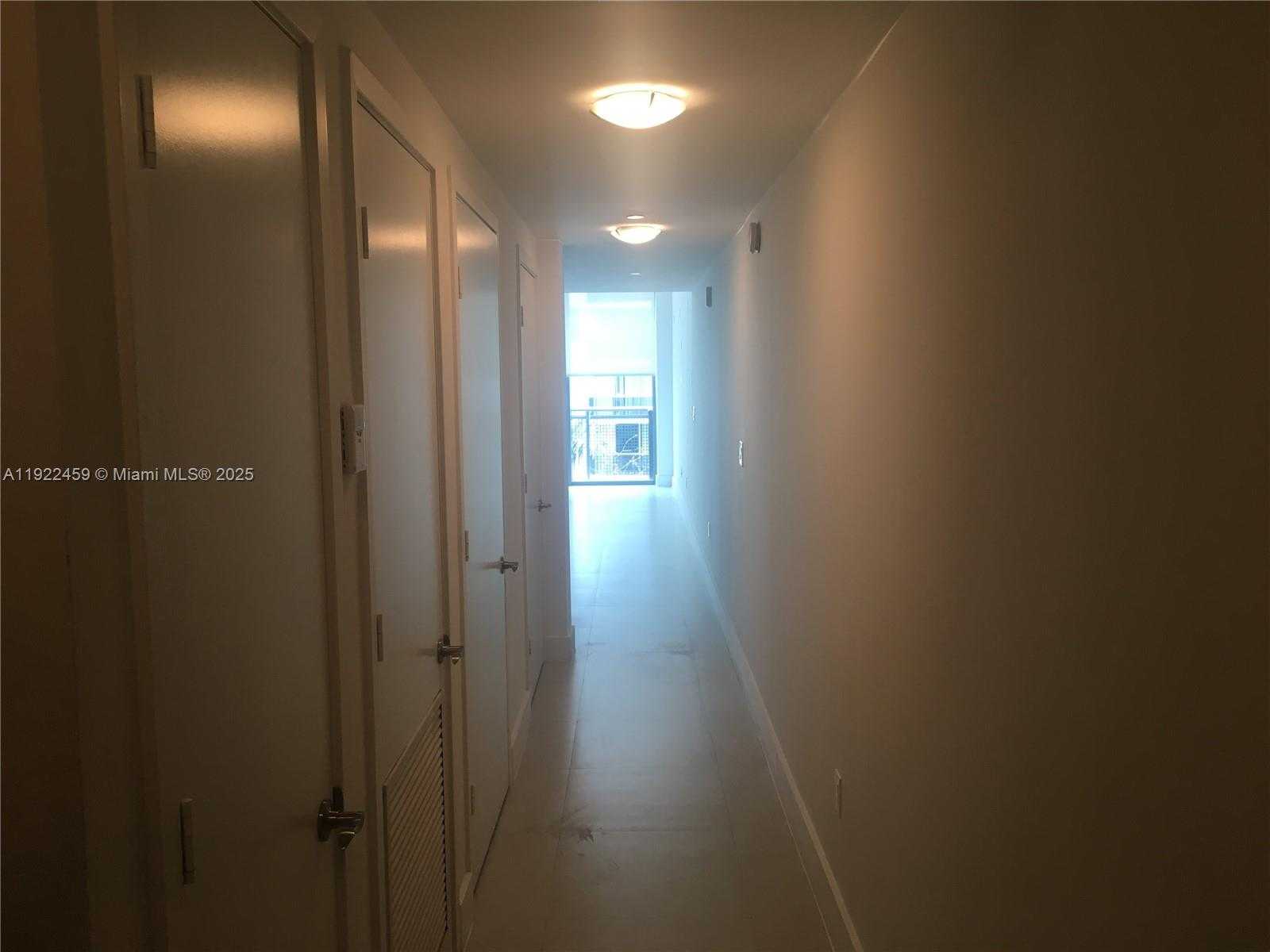 Small Image of 6000 COLLINS AVE #521, Miami Beach Number 3