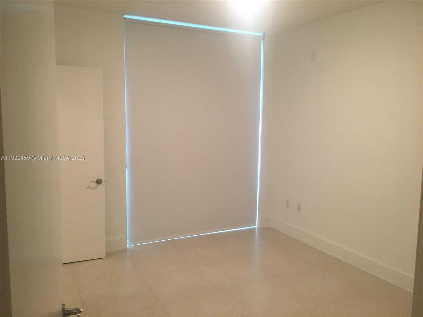 Small Image of 6000 COLLINS AVE #521, Miami Beach Number 5