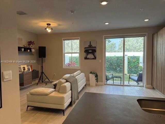 Small Image of 17033 SOUTH WEST 1ST ST, Pembroke Pines Number 6