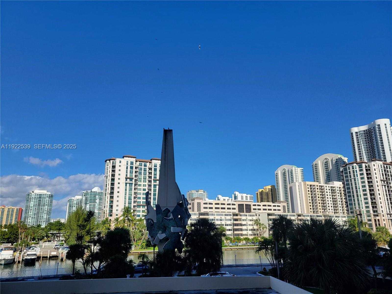 Small Image of 300 BAYVIEW DR #201, Sunny Isles Beach Number 1