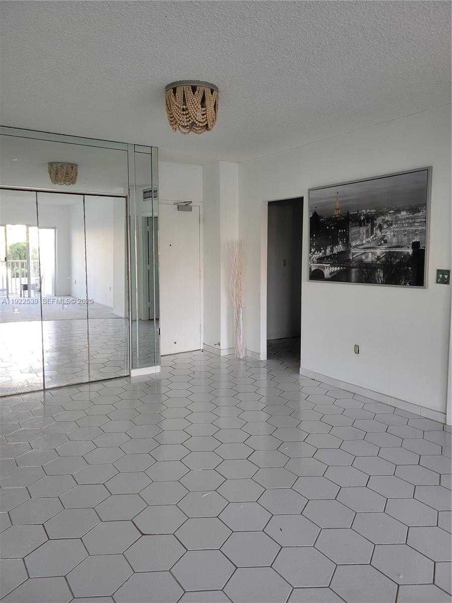 Small Image of 300 BAYVIEW DR #201, Sunny Isles Beach Number 10