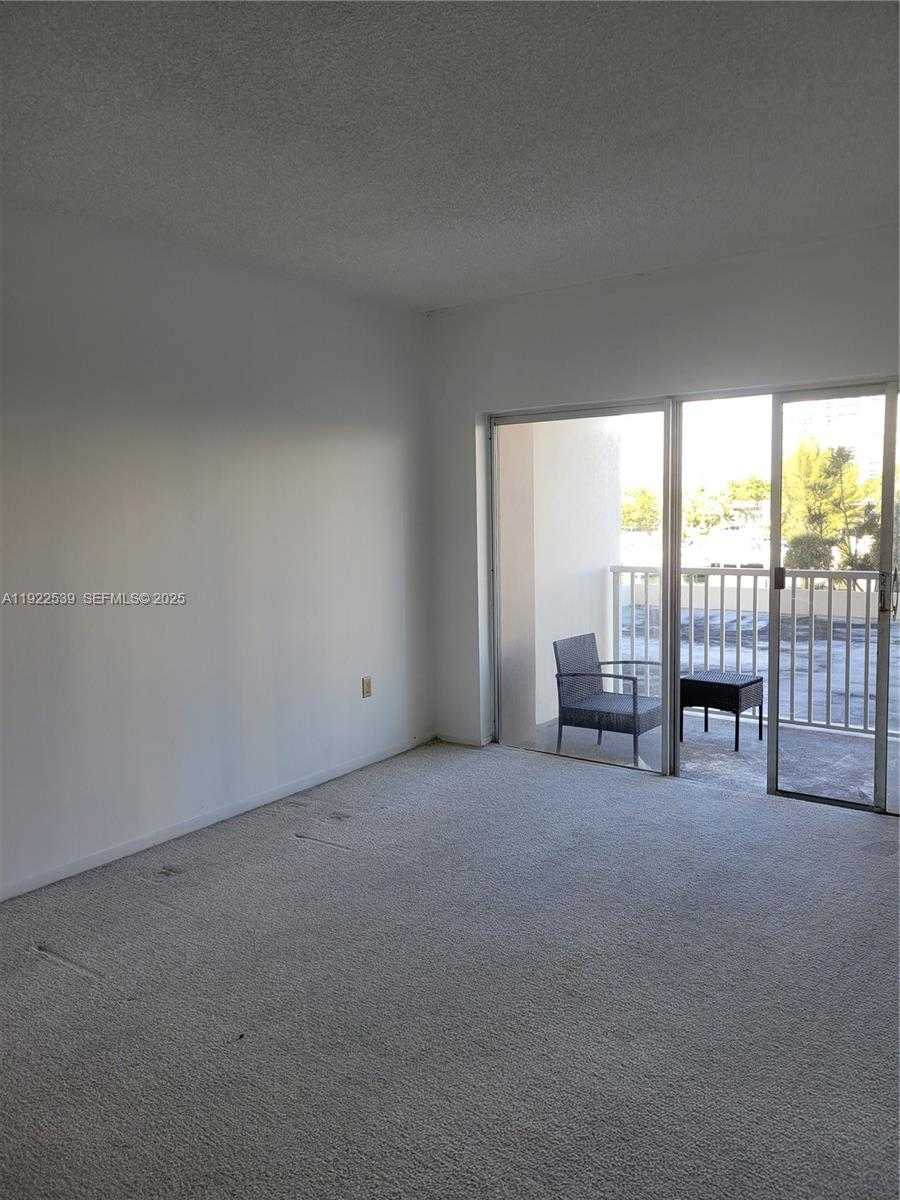 Small Image of 300 BAYVIEW DR #201, Sunny Isles Beach Number 11