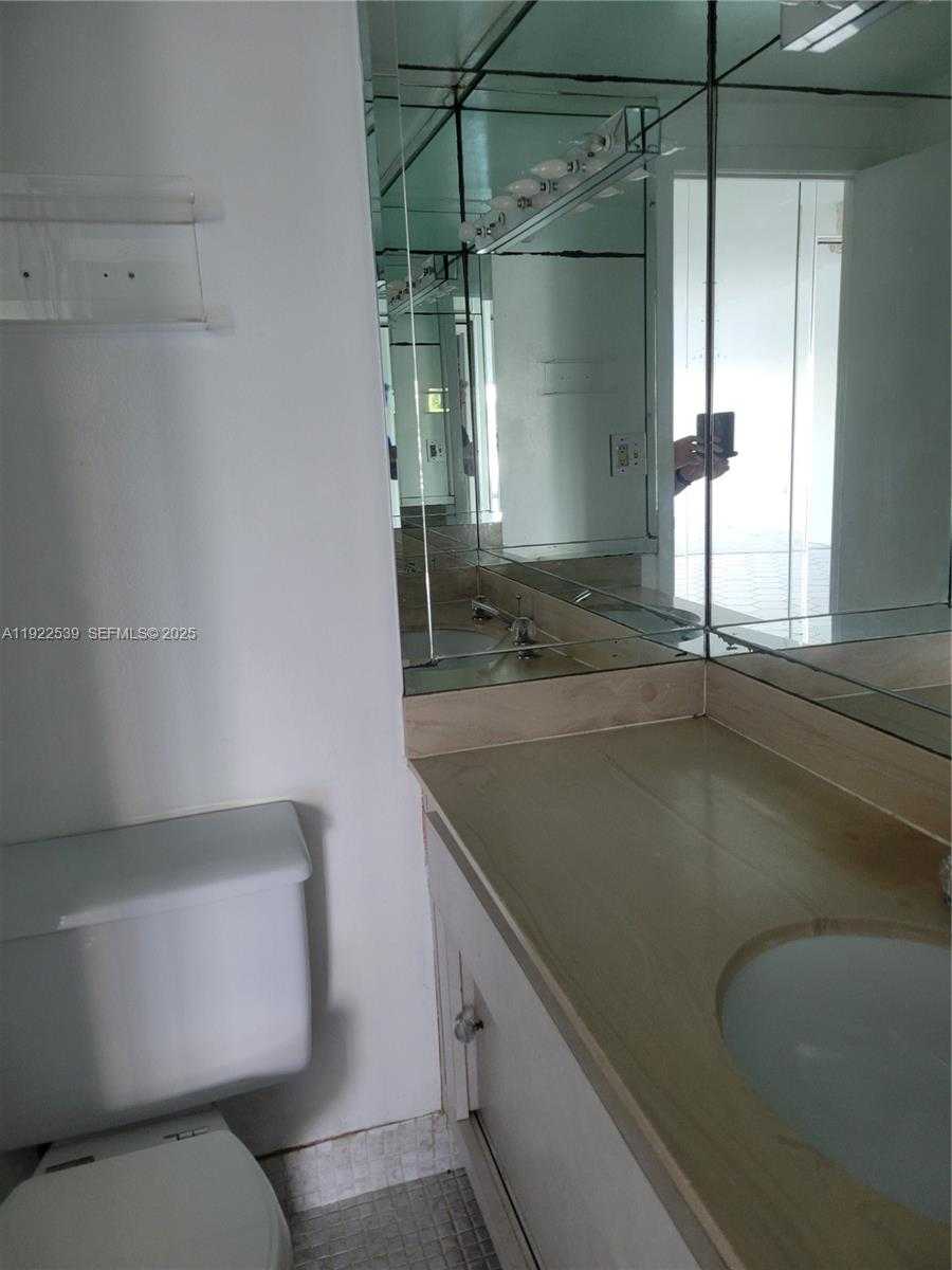 Small Image of 300 BAYVIEW DR #201, Sunny Isles Beach Number 14