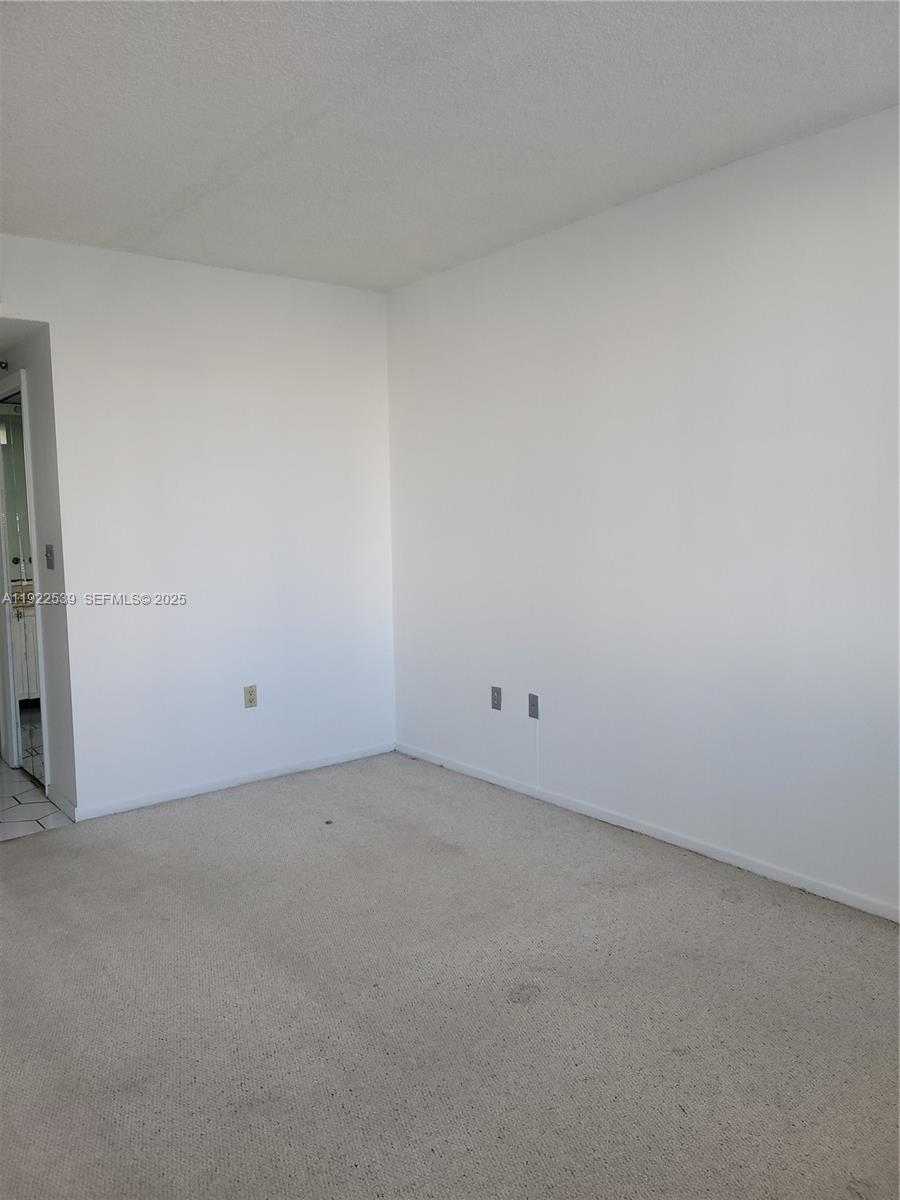 Small Image of 300 BAYVIEW DR #201, Sunny Isles Beach Number 15