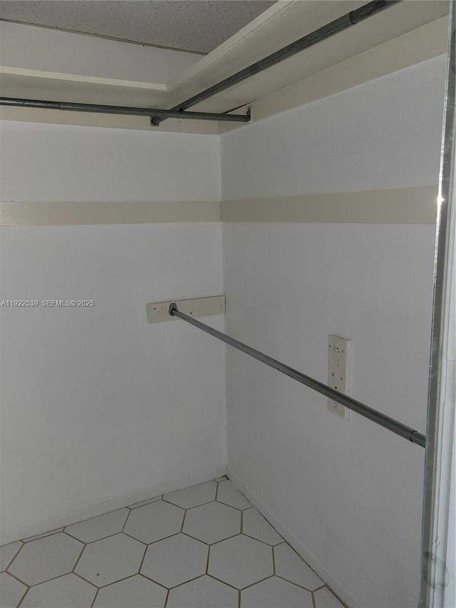 Small Image of 300 BAYVIEW DR #201, Sunny Isles Beach Number 17