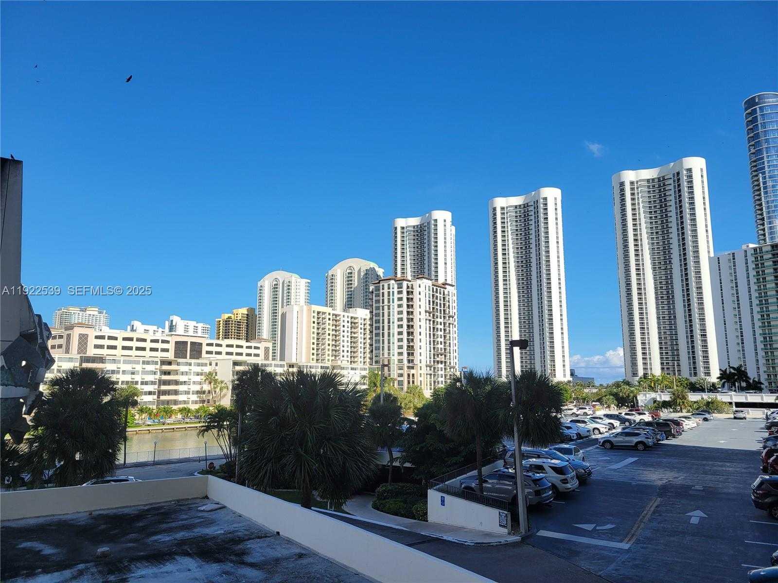 Small Image of 300 BAYVIEW DR #201, Sunny Isles Beach Number 2