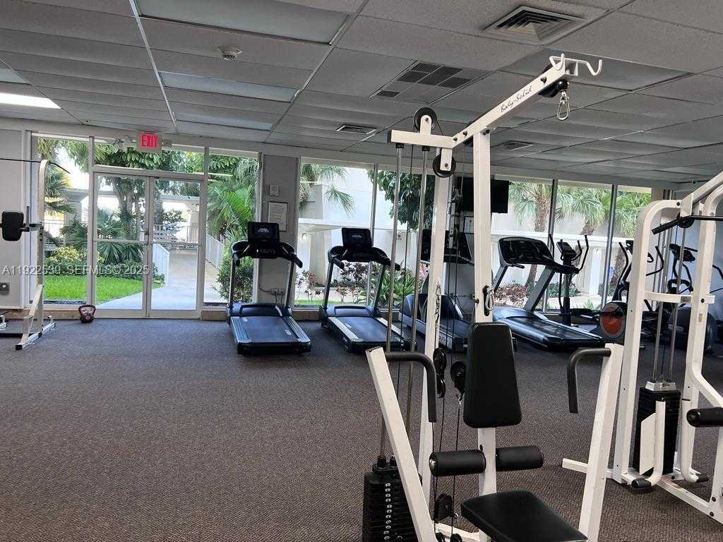Small Image of 300 BAYVIEW DR #201, Sunny Isles Beach Number 23