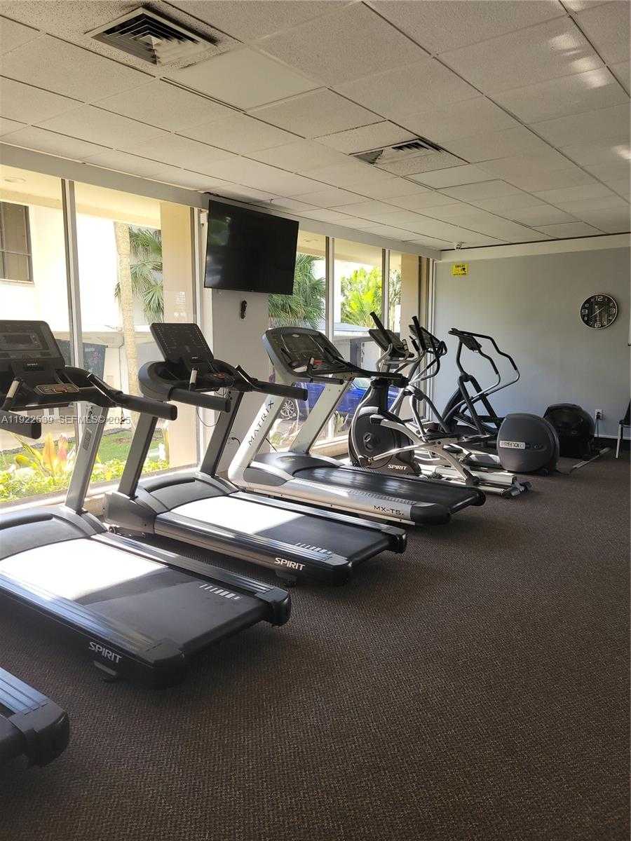 Small Image of 300 BAYVIEW DR #201, Sunny Isles Beach Number 24