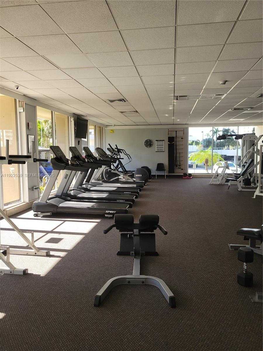 Small Image of 300 BAYVIEW DR #201, Sunny Isles Beach Number 25