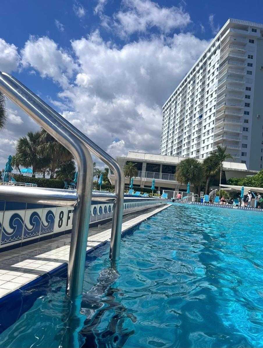 Small Image of 300 BAYVIEW DR #201, Sunny Isles Beach Number 3