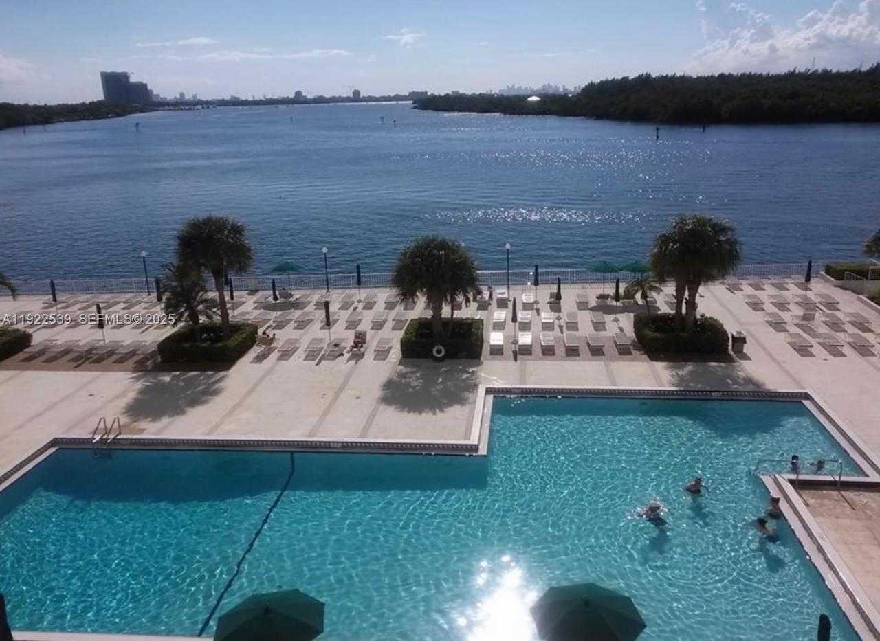 Small Image of 300 BAYVIEW DR #201, Sunny Isles Beach Number 4