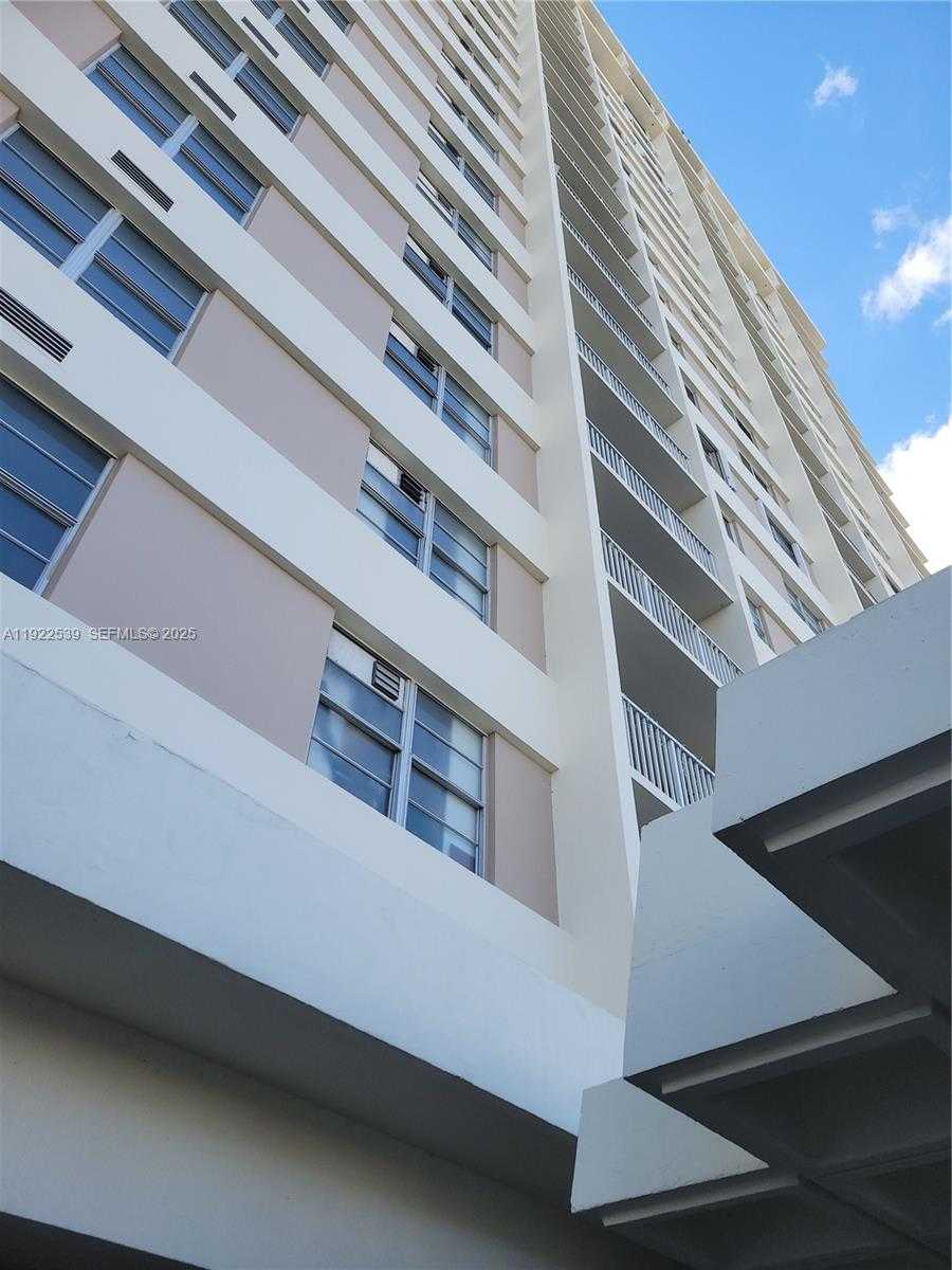 Small Image of 300 BAYVIEW DR #201, Sunny Isles Beach Number 43