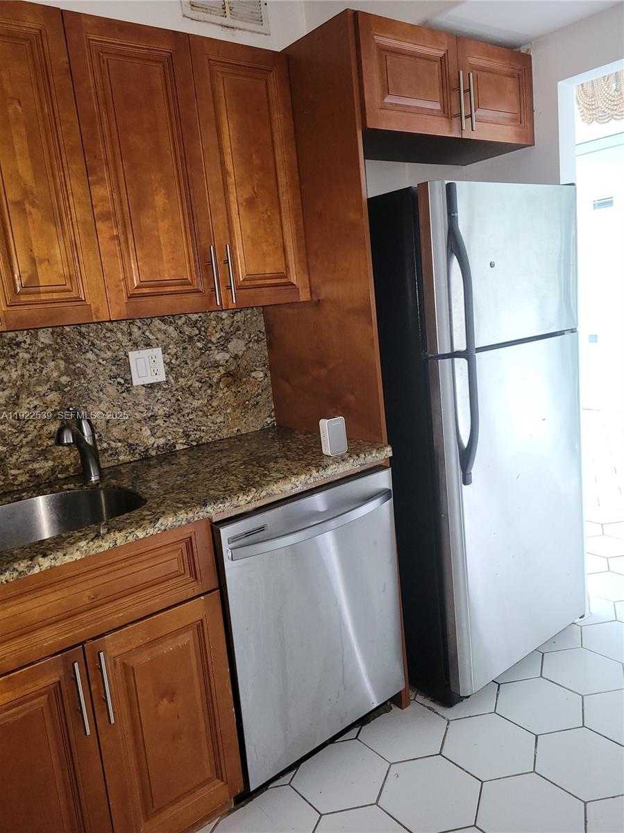 Small Image of 300 BAYVIEW DR #201, Sunny Isles Beach Number 6