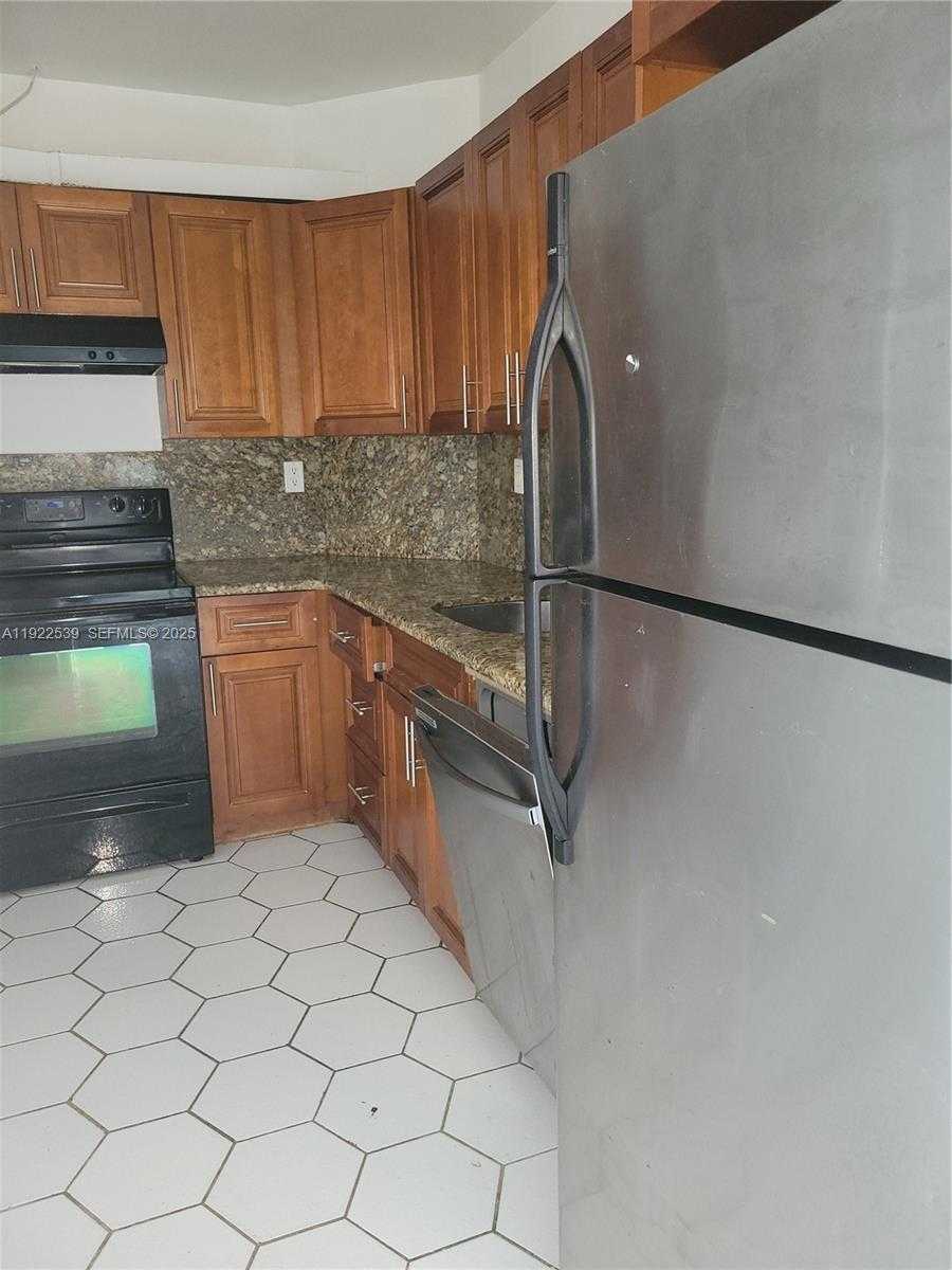 Small Image of 300 BAYVIEW DR #201, Sunny Isles Beach Number 8