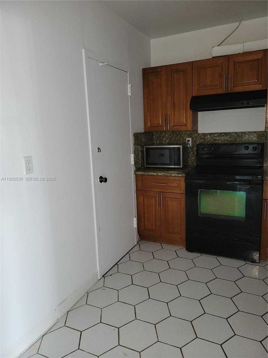 Small Image of 300 BAYVIEW DR #201, Sunny Isles Beach Number 9