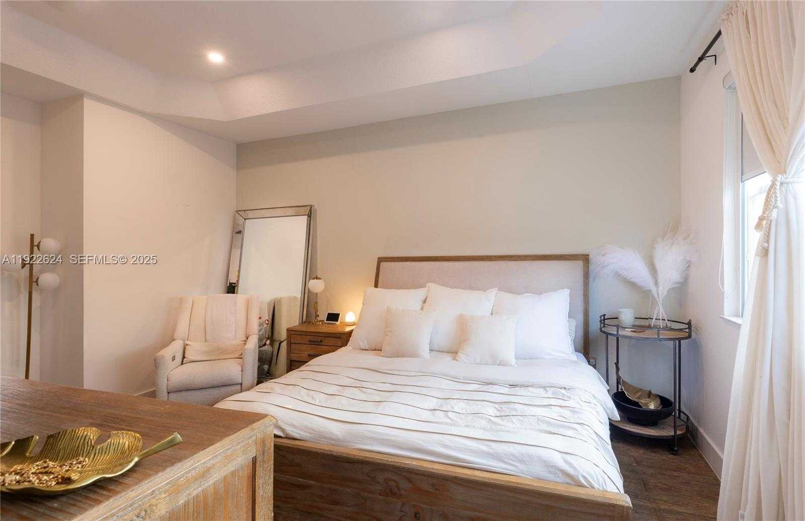 Small Image of 13276 SOUTH WEST 128TH PSGE, Miami Number 22