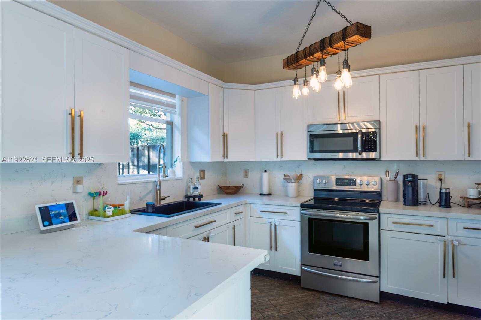 Small Image of 13276 SOUTH WEST 128TH PSGE, Miami Number 6