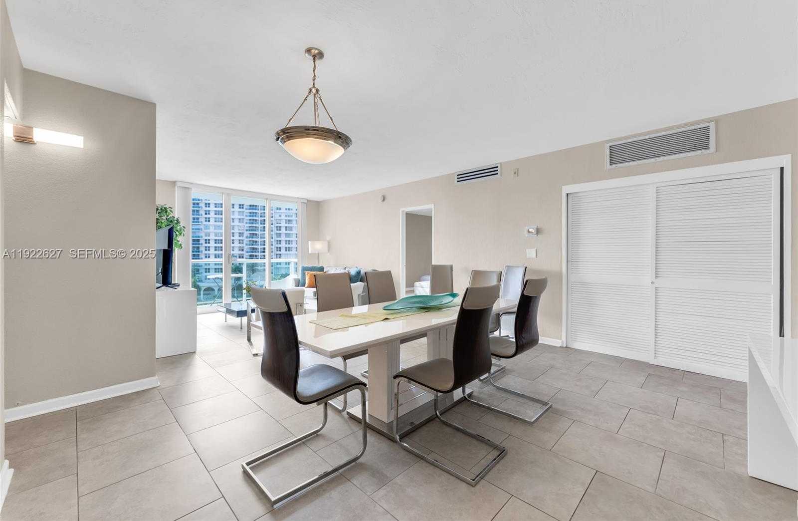 Imagen de Pequeño Objeto