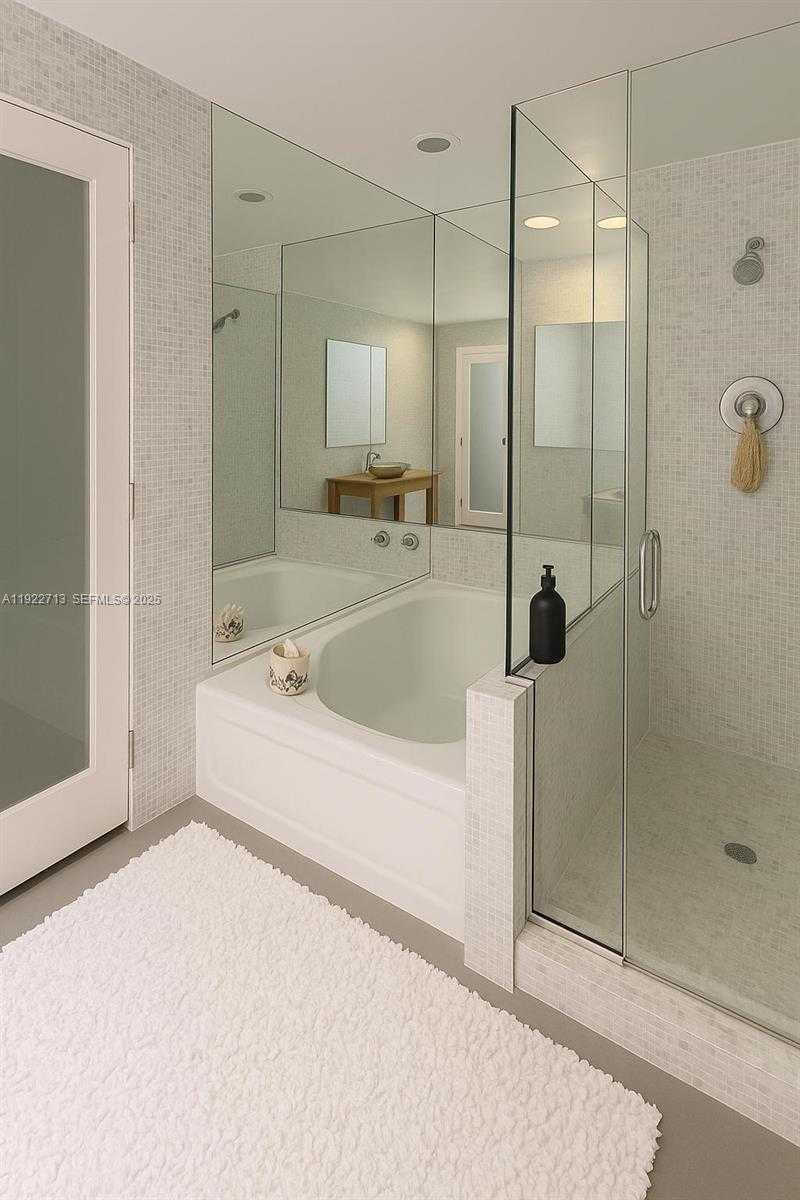 Small Image of 5255 COLLINS AVE #5D, Miami Beach Number 10