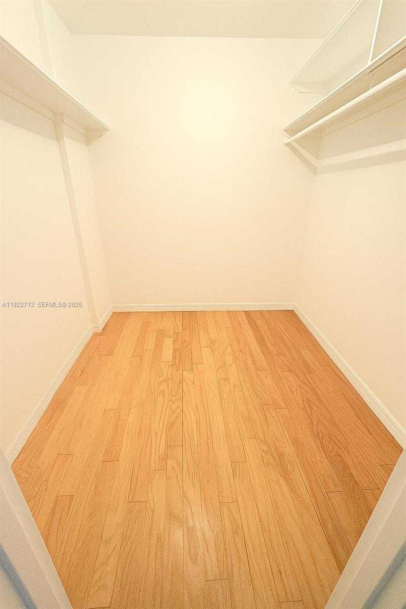 Small Image of 5255 COLLINS AVE #5D, Miami Beach Number 12