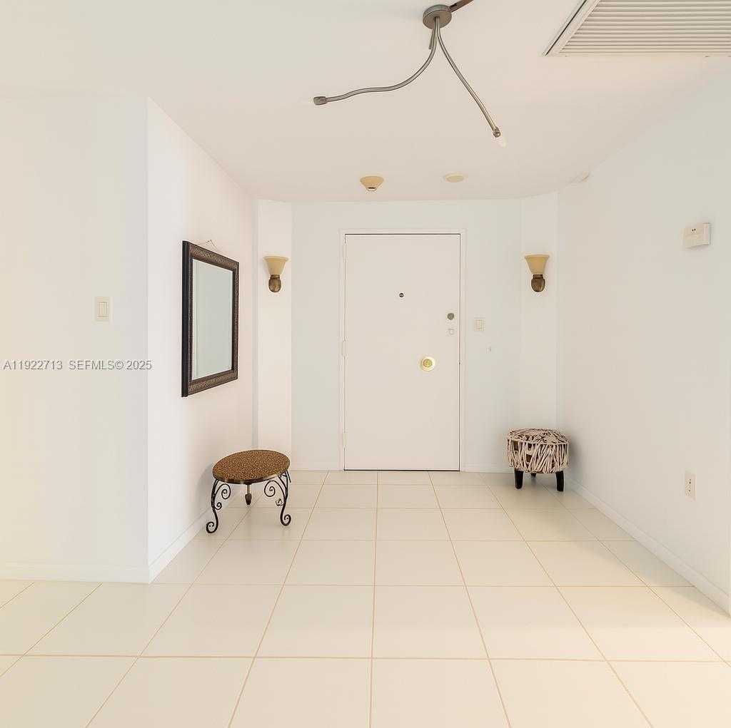 Small Image of 5255 COLLINS AVE #5D, Miami Beach Number 3
