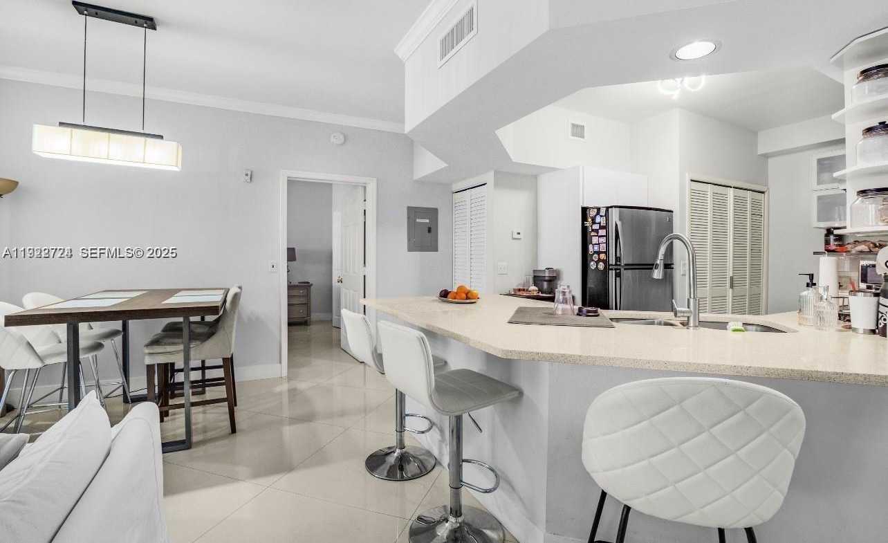 Small Image of Aventura Number 1