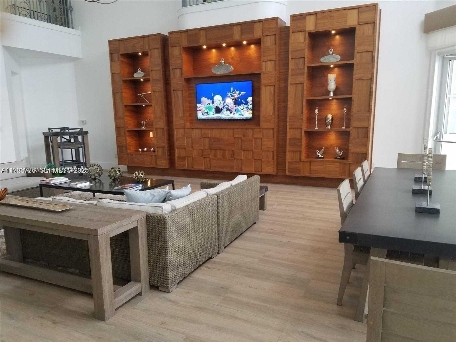 Small Image of Aventura Number 12