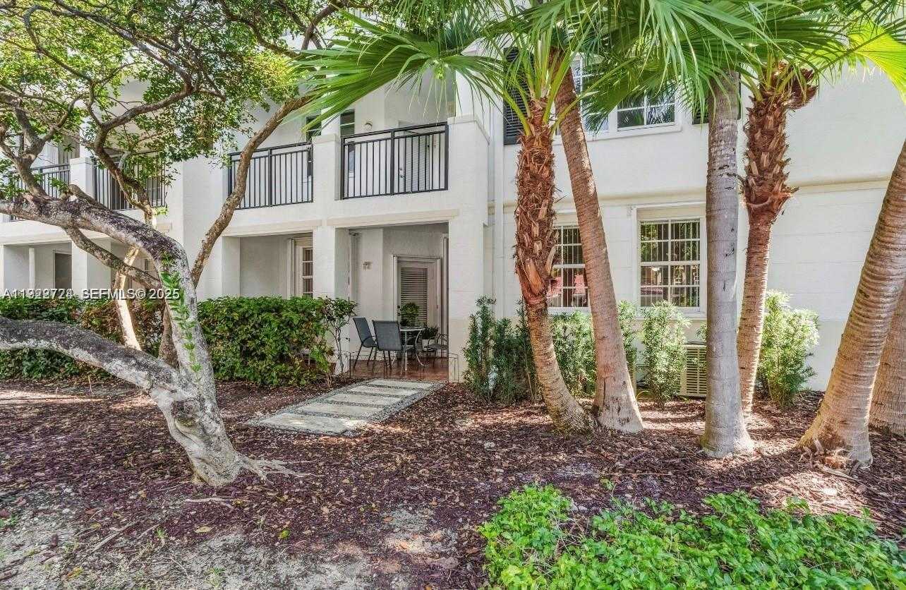 Small Image of Aventura Number 9