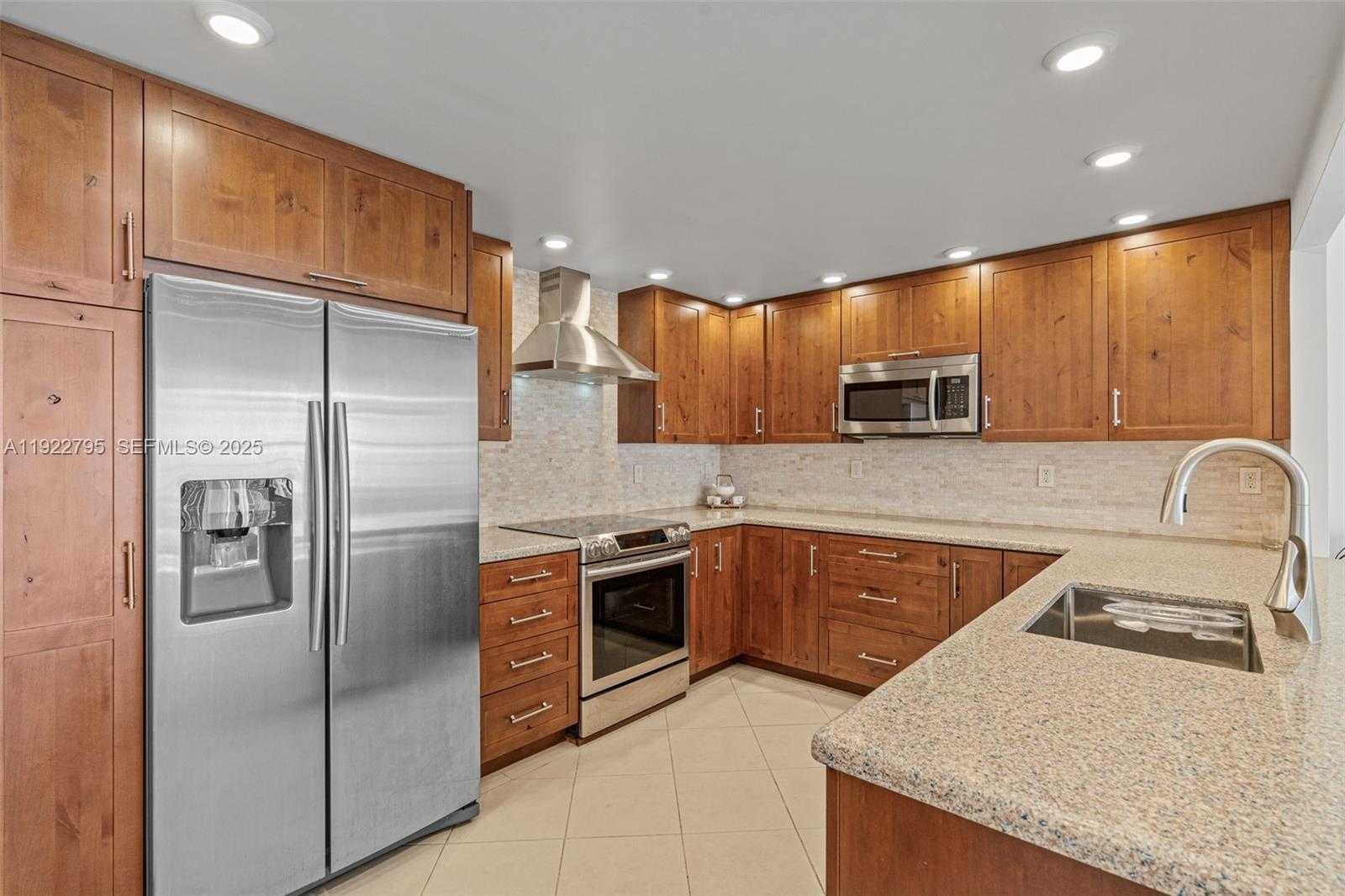 Small Image of 1865 BRICKELL AVE #A1013, Miami Number 6