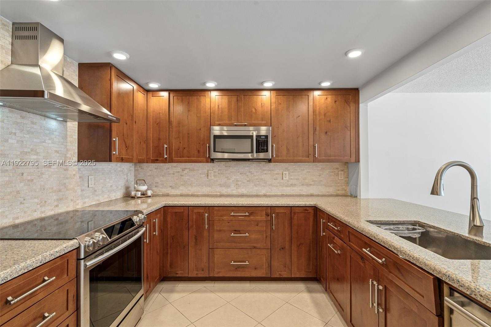 Small Image of 1865 BRICKELL AVE #A1013, Miami Number 7