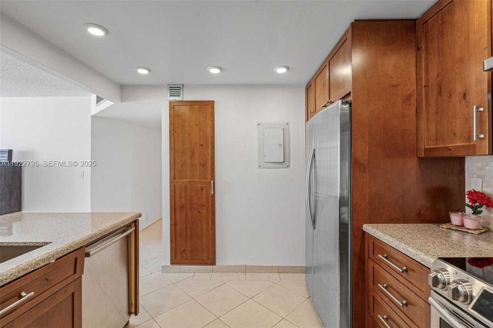 Small Image of 1865 BRICKELL AVE #A1013, Miami Number 8