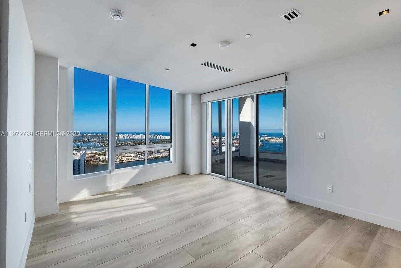 Small Image of 465 BRICKELL AVE #5701, Miami Number 11