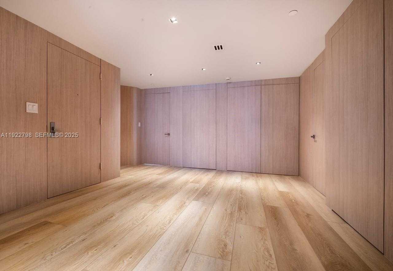 Small Image of 465 BRICKELL AVE #5701, Miami Number 14