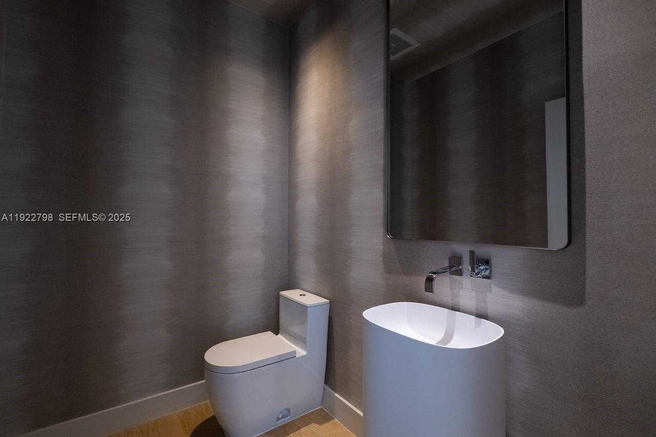 Small Image of 465 BRICKELL AVE #5701, Miami Number 15