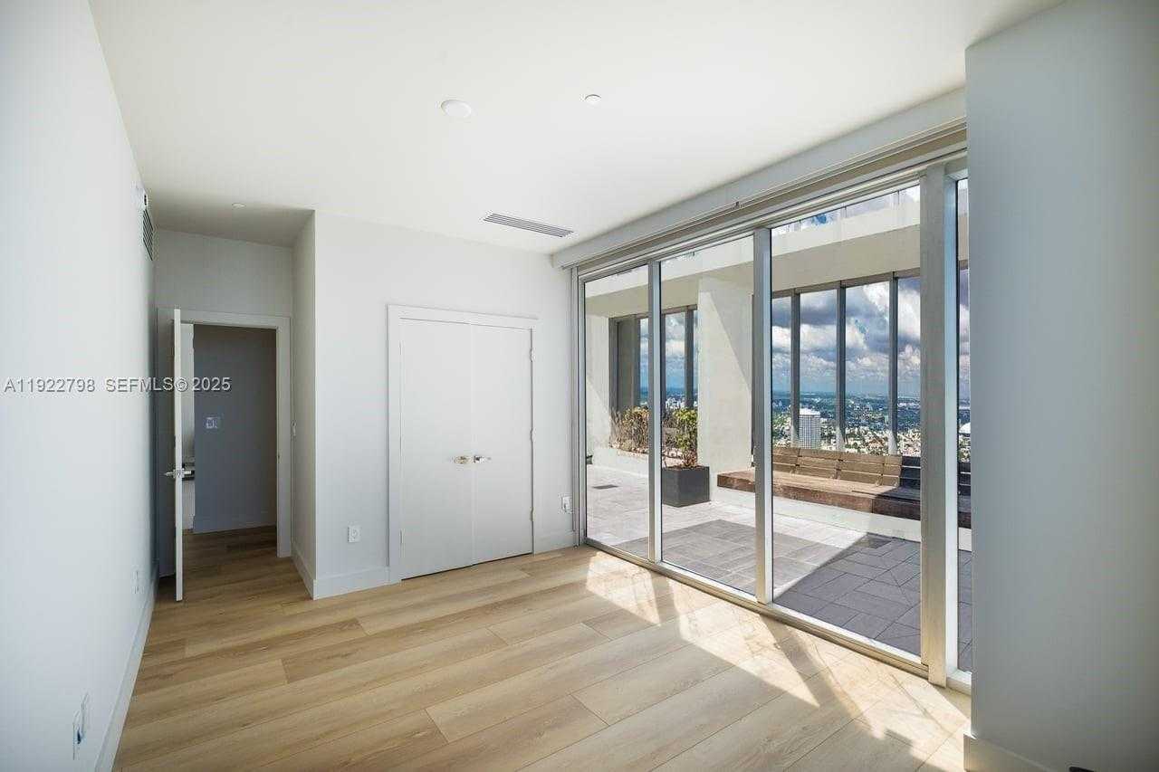 Small Image of 465 BRICKELL AVE #5701, Miami Number 17