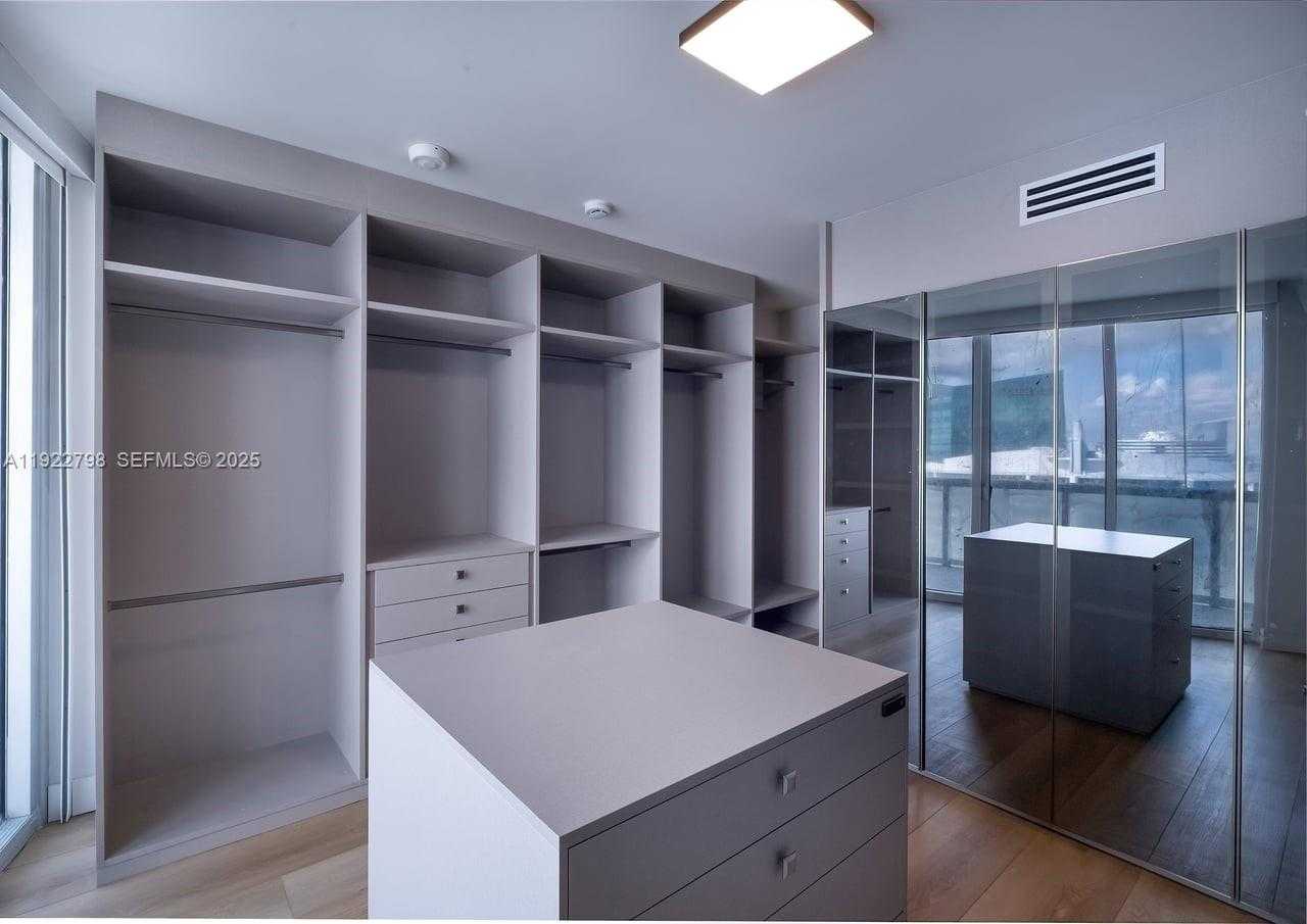Small Image of 465 BRICKELL AVE #5701, Miami Number 22