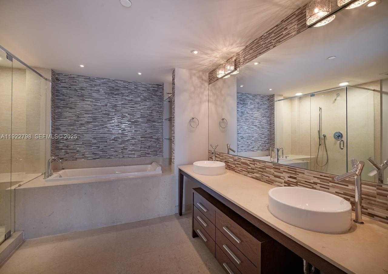 Small Image of 465 BRICKELL AVE #5701, Miami Number 25