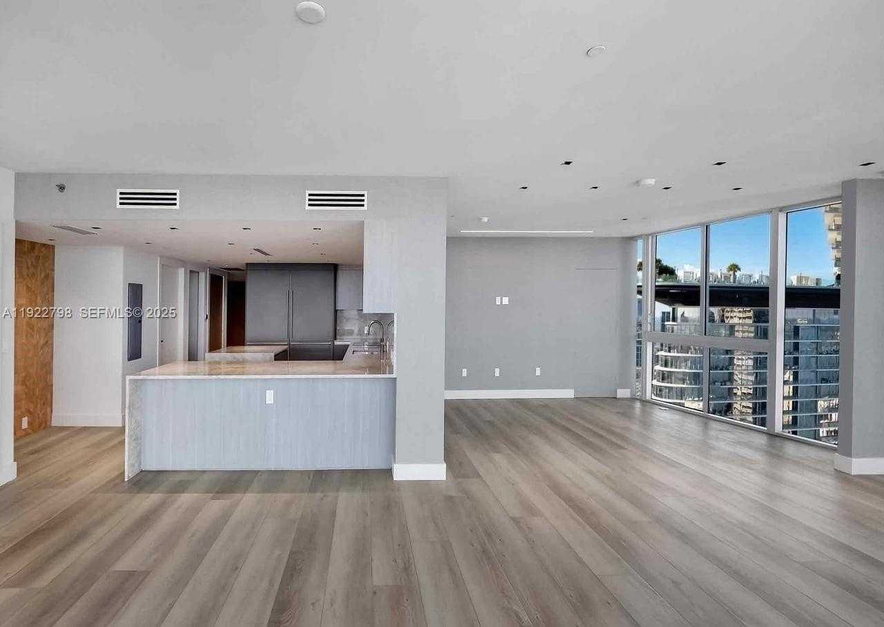 Small Image of 465 BRICKELL AVE #5701, Miami Number 32