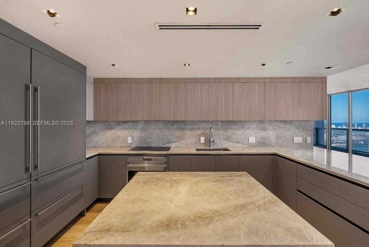 Small Image of 465 BRICKELL AVE #5701, Miami Number 34